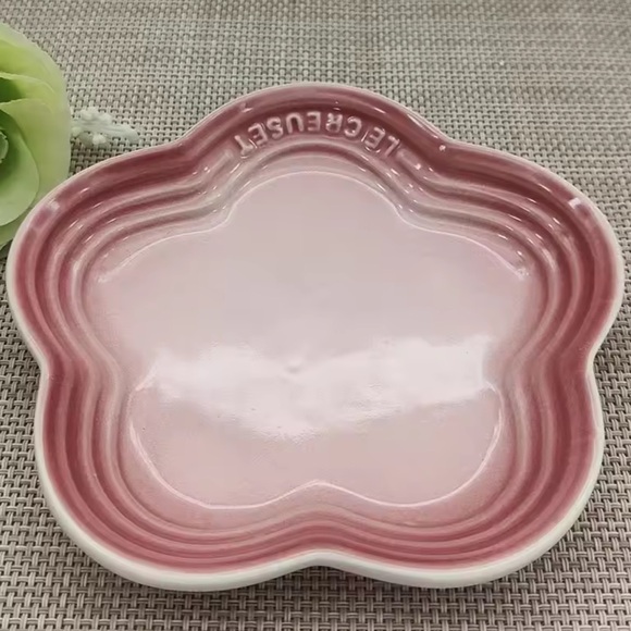 Le Creuset Accessories - Le Creuset Stoneware Flower Petal Scalloped Trinket Dish Plate Tray